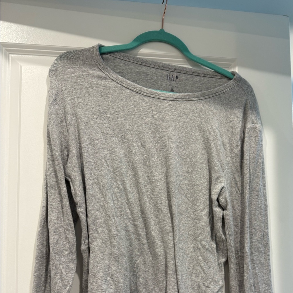 GAP Heather Gray Crew Neck Top